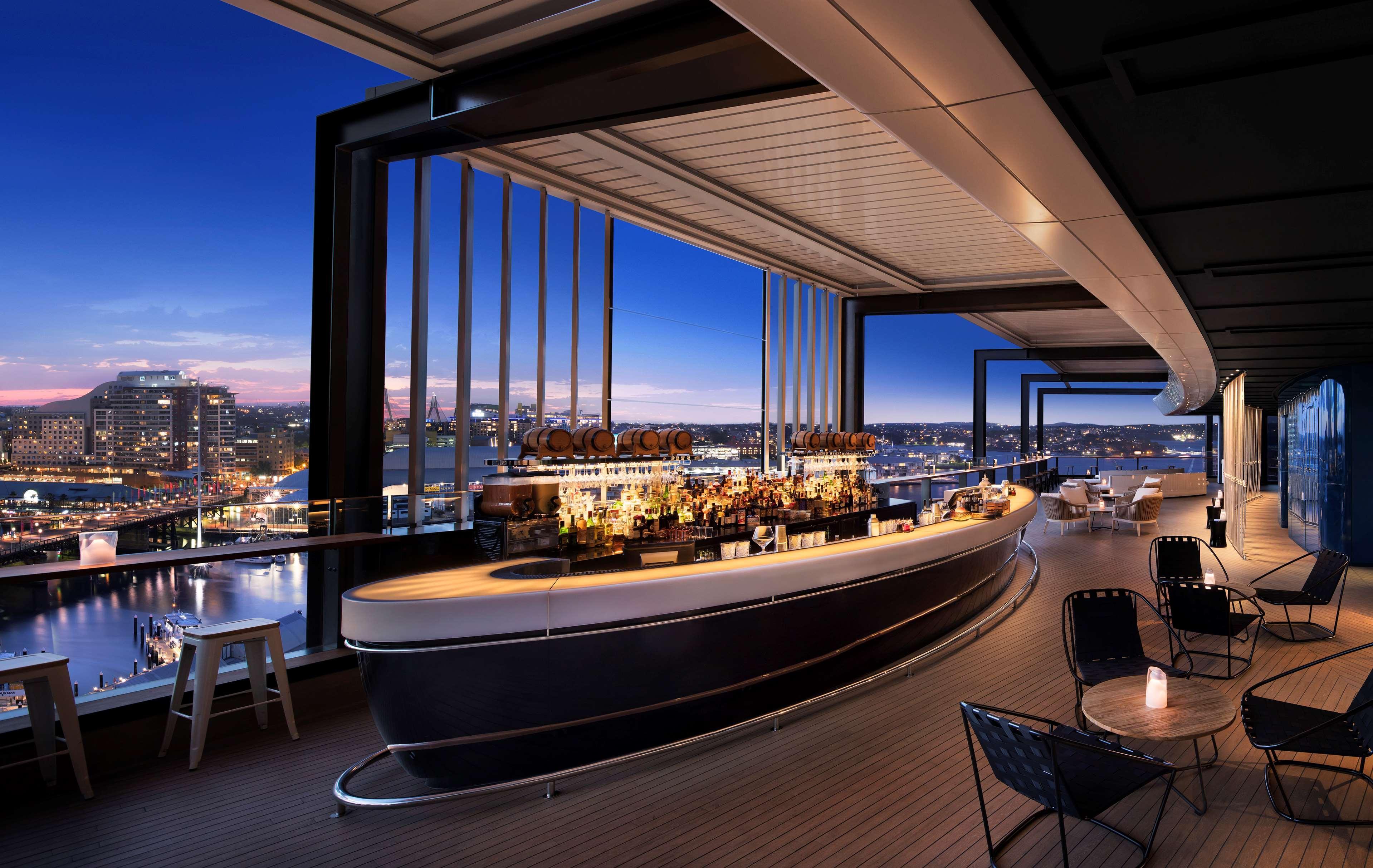 Hyatt Regency Sydney Hotel Eksteriør billede The rooftop bar at the Ovolo Hotel, The Rocks, Sydney