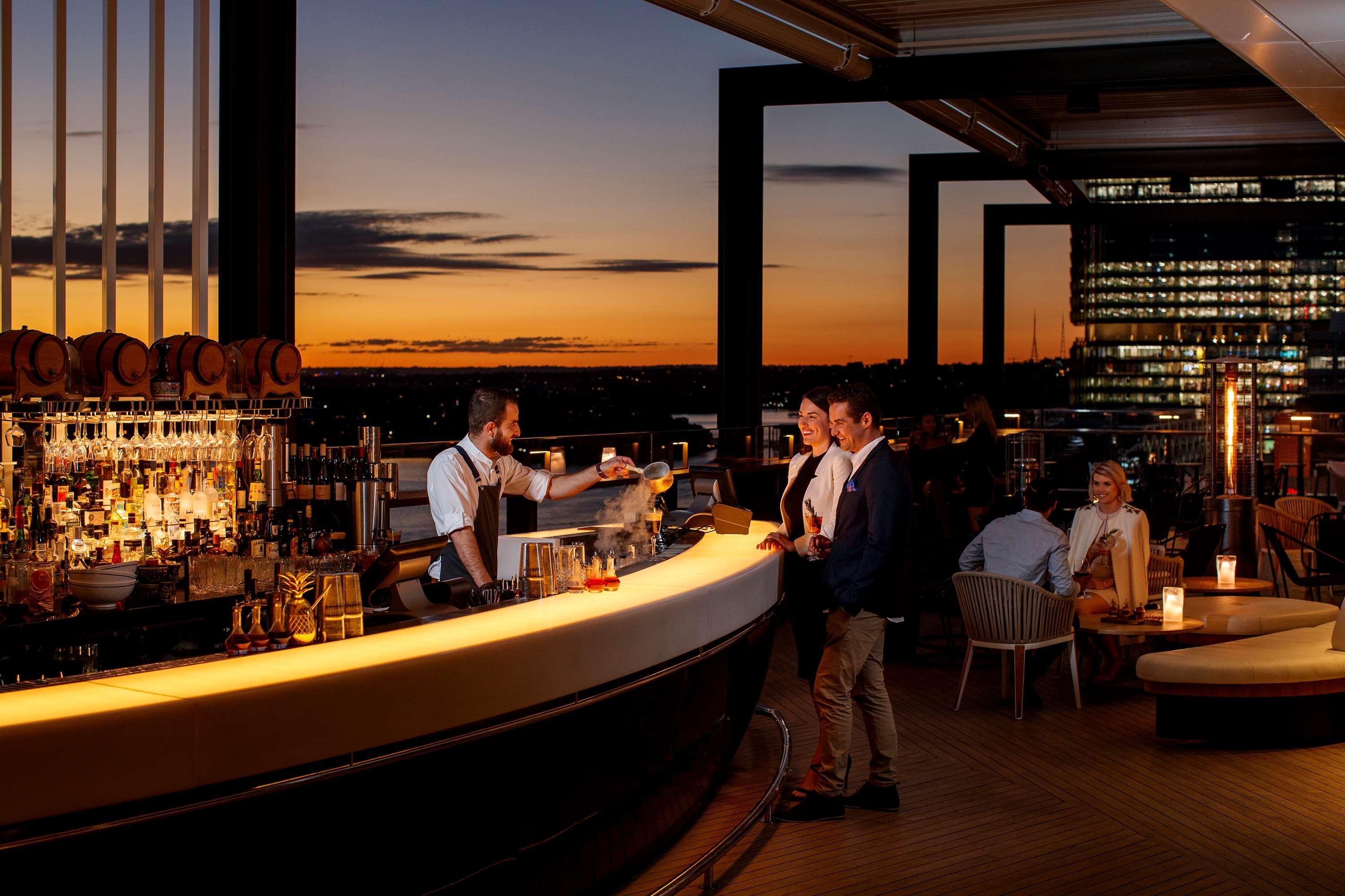 Hyatt Regency Sydney Hotel Eksteriør billede The rooftop bar at the Hotel