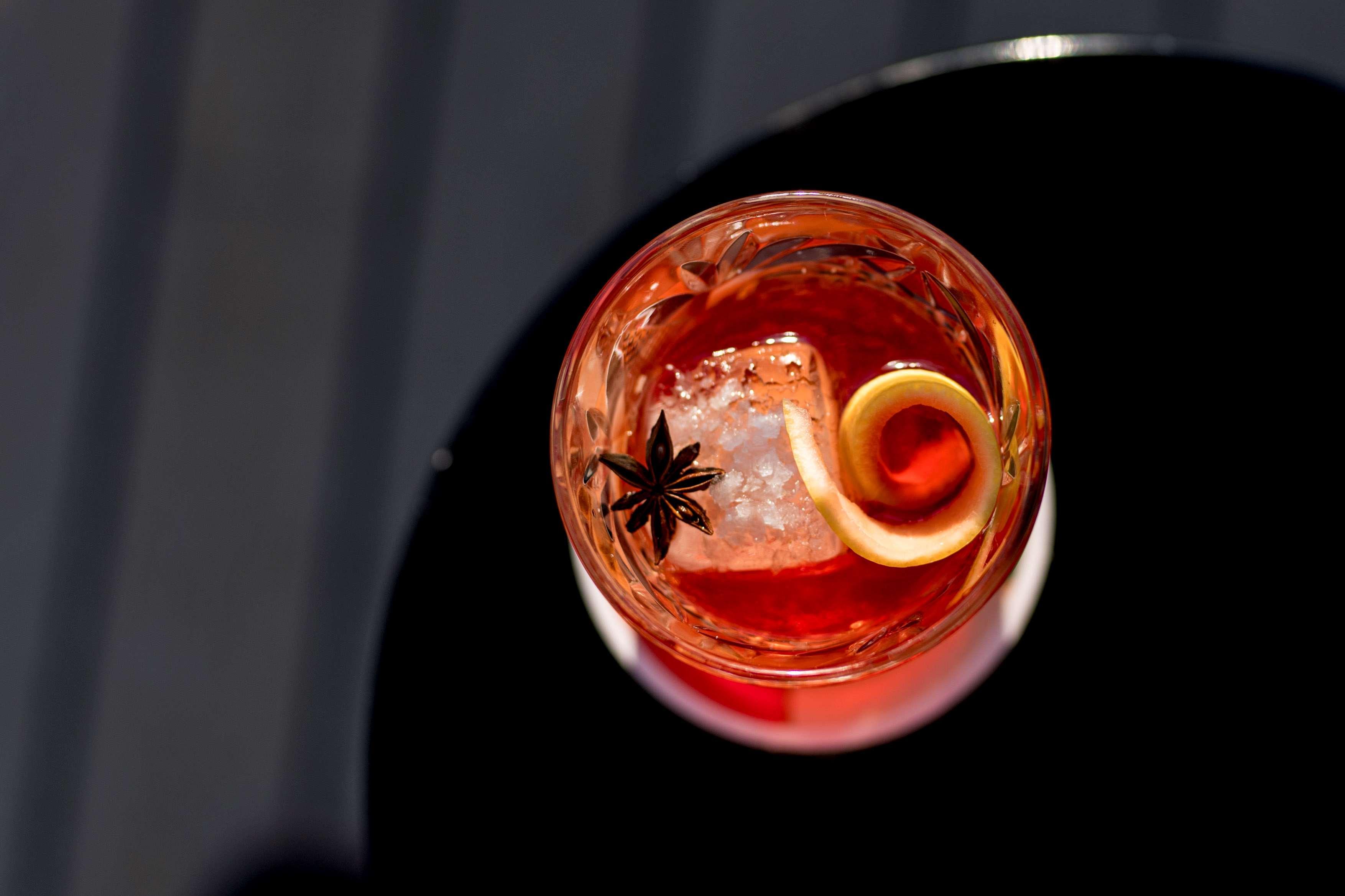 Hyatt Regency Sydney Hotel Eksteriør billede A Negroni cocktail